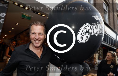 Amsterdam 16 juni 2017
Presentatie nieuwe vodka van Michiel Mol Caramol in de gallery van Joseph Klibansky op de pc hooftstraat