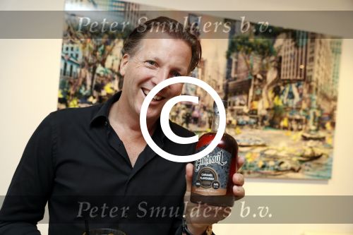 Amsterdam 16 juni 2017
Presentatie nieuwe vodka van Michiel Mol Caramol in de gallery van Joseph Klibansky op de pc hooftstraat