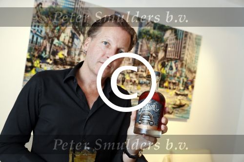 Amsterdam 16 juni 2017
Presentatie nieuwe vodka van Michiel Mol Caramol in de gallery van Joseph Klibansky op de pc hooftstraat