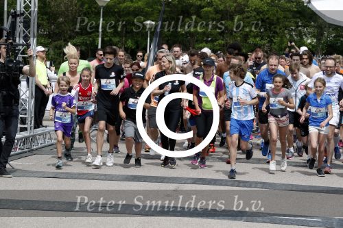 Hilversum 21 mei 2017
Bart \'s mediarun op het mediapark tbd de Bart de Graaff foundation. Aanwezig zus Miriam en moeder Marianne  van Bart de Graaff. Bridget Maasland zoon Mees , Kees Tol Howard Komproe en Jan Heemskerk lopen mee. Irene Moors presenteert het geheel.