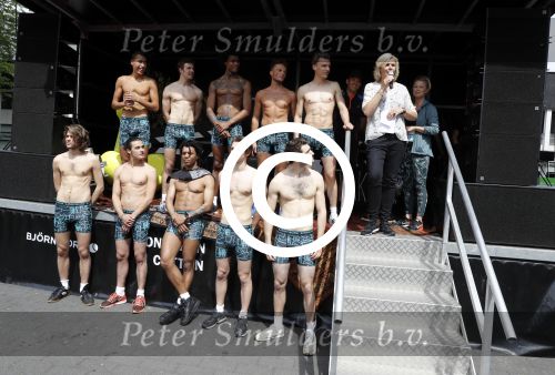 Hilversum 21 mei 2017
Bart \'s mediarun op het mediapark tbd de Bart de Graaff foundation. Aanwezig zus Meriam en de moeder van Bart de Graaff. Bridget Maasland zoon Mees , Kees Tol Howard Komproe en Jan Heemskerk lopen mee. Irene Moors presenteert het geheel.
