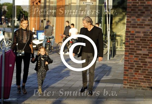 Nieuwegein 10 juni 2017
Feest voor Wesley Sneijder bij Will\'s in nieuwgein tbv het feit dat hij recordinternational voor nederland is geworden. Peter Bakker met zijn vrouw Natasha Poly en hun dochter