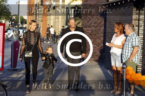 Nieuwegein 10 juni 2017
Feest voor Wesley Sneijder bij Will\'s in nieuwgein tbv het feit dat hij recordinternational voor nederland is geworden. Peter Bakker met zijn vrouw Natasha Poly en hun dochter