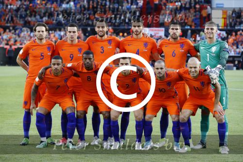 Rotterdam 9 juni 2017
Nederland - Luxemburg in de kuip . De wedstrijd dat Wesley Sneijder record international wordt en waar Ruud Gullit en Dick Advocaat voor het eerst bondscoach en assistent zijn. Yolanthe Sneijder Cabau zit op de tribune met zoons Jessey en Xess Xava