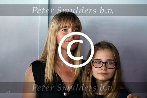 Zandvoort 1 juni 2017 
Boekpresentatie Peter Romer en zijn vrouw Anette Hock in standtent Rapa Nui . Hun kinderen waaronder Thijs en Nienke kregen het eerste boek. Nienke met dochter