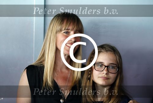 Zandvoort 1 juni 2017 
Boekpresentatie Peter Romer en zijn vrouw Anette Hock in standtent Rapa Nui . Hun kinderen waaronder Thijs en Nienke kregen het eerste boek. Nienke met dochter