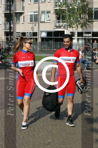 Alkmaar 17 mei 2017
Olcay Gulsen Leontie v Moorsel en Simon Keizer fiets voor de kankerbestrijding