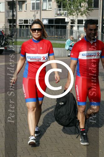Alkmaar 17 mei 2017
Olcay Gulsen Leontie v Moorsel en Simon Keizer fiets voor de kankerbestrijding