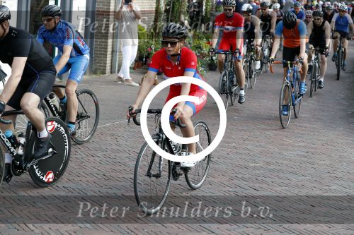 Alkmaar 17 mei 2017
Olcay Gulsen Leontie v Moorsel en Simon Keizer fiets voor de kankerbestrijding