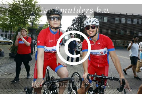 Alkmaar 17 mei 2017
Olcay Gulsen Leontie v Moorsel en Simon Keizer fiets voor de kankerbestrijding