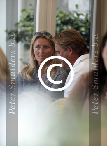 Amsterdam 29 mei 2017 
Paulette Schroder met haar man op terras bij de Joffers