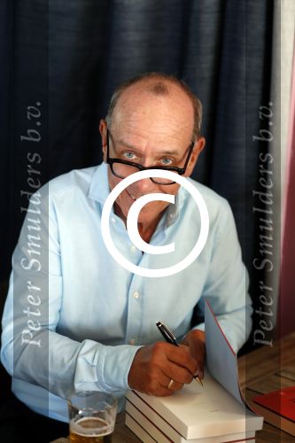 Zandvoort 1 juni 2017 
Boekpresentatie Peter Romer en zijn vrouw Anette Hock in standtent Rapa Nui . Hun kinderen waaronder Thijs en Nienke kregen het eerste boek.