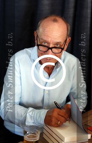 Zandvoort 1 juni 2017 
Boekpresentatie Peter Romer en zijn vrouw Anette Hock in standtent Rapa Nui . Hun kinderen waaronder Thijs en Nienke kregen het eerste boek.