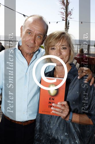Zandvoort 1 juni 2017 
Boekpresentatie Peter Romer en zijn vrouw Anette Hock in standtent Rapa Nui . Hun kinderen waaronder Thijs en Nienke kregen het eerste boek.