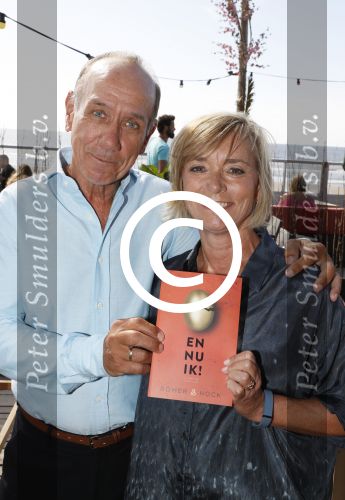 Zandvoort 1 juni 2017 
Boekpresentatie Peter Romer en zijn vrouw Anette Hock in standtent Rapa Nui . Hun kinderen waaronder Thijs en Nienke kregen het eerste boek.