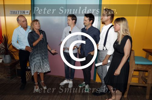 Zandvoort 1 juni 2017 
Boekpresentatie Peter Romer en zijn vrouw Anette Hock in standtent Rapa Nui . Hun kinderen waaronder Thijs en Nienke kregen het eerste boek.