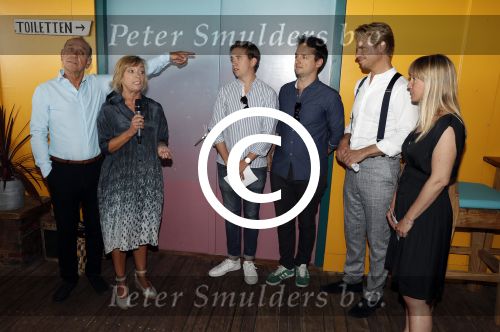 Zandvoort 1 juni 2017 
Boekpresentatie Peter Romer en zijn vrouw Anette Hock in standtent Rapa Nui . Hun kinderen waaronder Thijs en Nienke kregen het eerste boek.