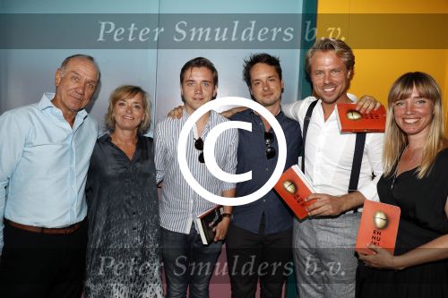 Zandvoort 1 juni 2017 
Boekpresentatie Peter Romer en zijn vrouw Anette Hock in standtent Rapa Nui . Hun kinderen waaronder Thijs en Nienke kregen het eerste boek.