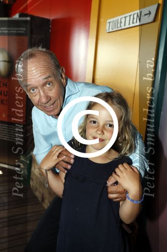 Zandvoort 1 juni 2017 
Boekpresentatie Peter Romer en zijn vrouw Anette Hock in standtent Rapa Nui . Hun kinderen waaronder Thijs en Nienke kregen het eerste boek.