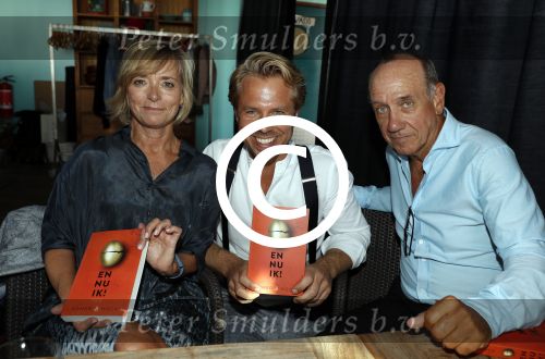 Zandvoort 1 juni 2017 
Boekpresentatie Peter Romer en zijn vrouw Anette Hock in standtent Rapa Nui . Hun kinderen waaronder Thijs en Nienke kregen het eerste boek.