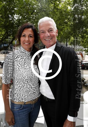 Rotterdam 16 juni 2017
Opening blushing Rotterdam van Gordon . Peter Strykes met partner Sairah.