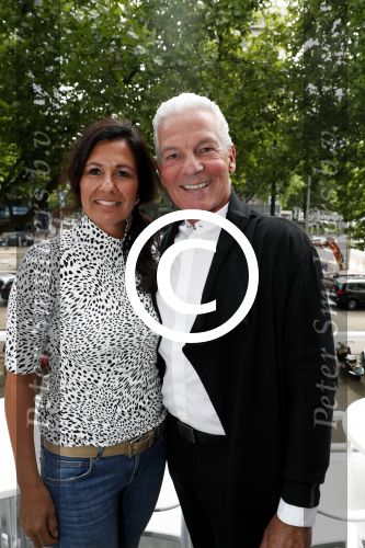 Rotterdam 16 juni 2017
Opening blushing Rotterdam van Gordon . Peter Strykes met partner Sairah.