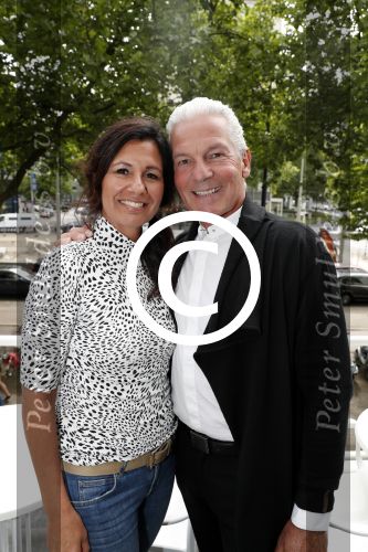 Rotterdam 16 juni 2017
Opening blushing Rotterdam van Gordon . Peter Strykes met partner Sairah.