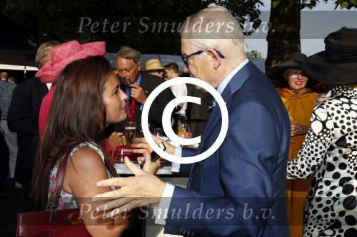 Haarzuilens 21 juni 2017
Haringparty bij kasteel de Haar. Pieter v Vollenhoven. Met Emelie v Kaam