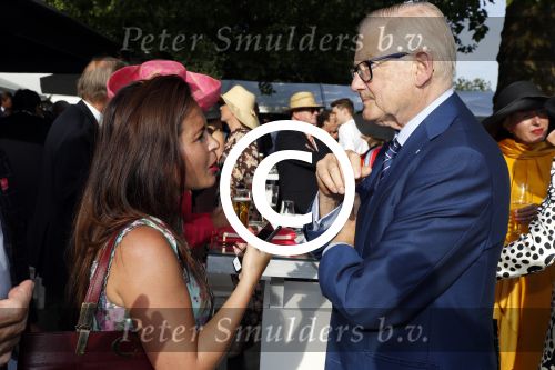 Haarzuilens 21 juni 2017
Haringparty bij kasteel de Haar. Pieter v Vollenhoven. Met Emelie v Kaam