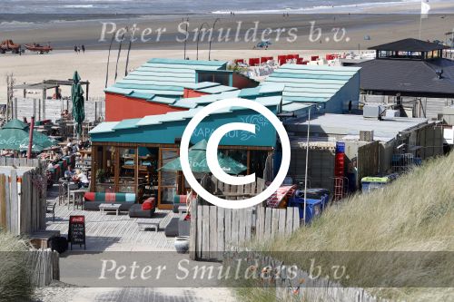 Zandvoort 1 juni 2017 
Boekpresentatie Peter Romer en zijn vrouw Anette Hock in standtent Rapa Nui . Hun kinderen waaronder Thijs en Nienke kregen het eerste boek.