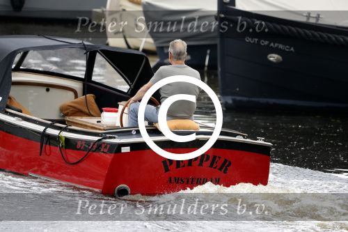 Amsterdam 29 mei 2017 
Rijk de Gooijer jr in de sloep / boot van zijn vader Rijk de Gooijer sr
