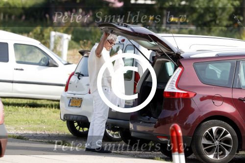 Vinkeveen 20 juni 2017
Rob Oudkerk loopt vanaf een recreatiewoning in Vinkeveen naar zijn auto