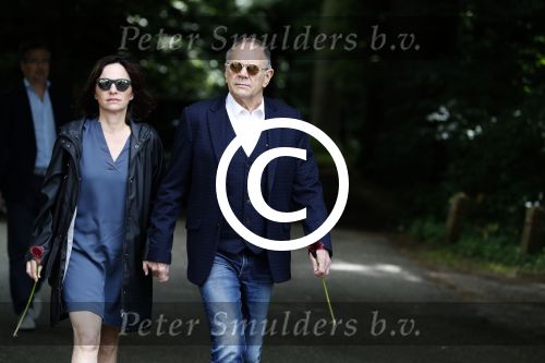 Vught 13 juni 2017
Herdenkingsdienst/ begrafenis van Sandra Reemer in kasteel Maurick. Rob de Nijs met zijn vrouw Henriette