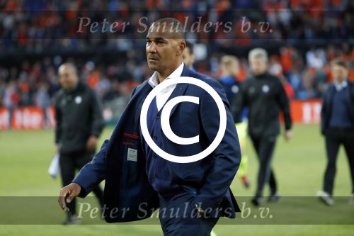 Rotterdam 9 juni 2017
Nederland - Luxemburg in de kuip . De wedstrijd dat Wesley Sneijder record international wordt en waar Ruud Gullit en Dick Advocaat voor het eerst bondscoach en assistent zijn. Yolanthe Sneijder Cabau zit op de tribune met zoons Jessey en Xess Xava