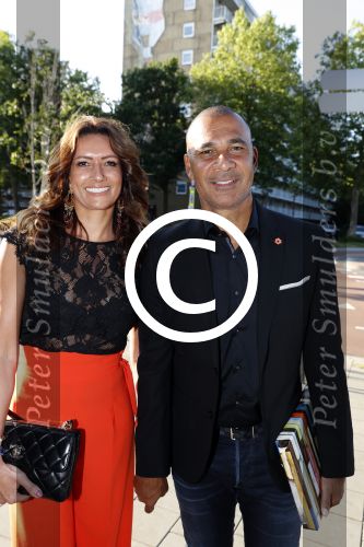 Nieuwegein 10 juni 2017
Ruud Gullit en zijn vriendin Karin de Rooij op weg naar festje Wesley Sneijder