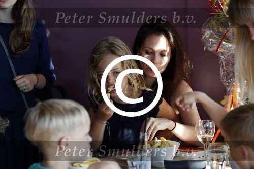 Zandvoort 1 juni 2017 
Boekpresentatie Peter Romer en zijn vrouw Anet Hock in standtent Rapa Nui . Hun kinderen waaronder Thijs en Nienke kregen het eerste boek. Het boek heet en nu ik! Thijs kwam voor het eerst met zijn nieuwe vriendin Igone de Jongh en zijn dochter Sammie