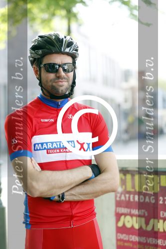 Alkmaar 17 mei 2017
Olcay Gulsen Leontie v Moorsel en Simon Keizer fiets voor de kankerbestrijding