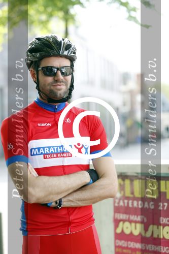 Alkmaar 17 mei 2017
Olcay Gulsen Leontie v Moorsel en Simon Keizer fiets voor de kankerbestrijding