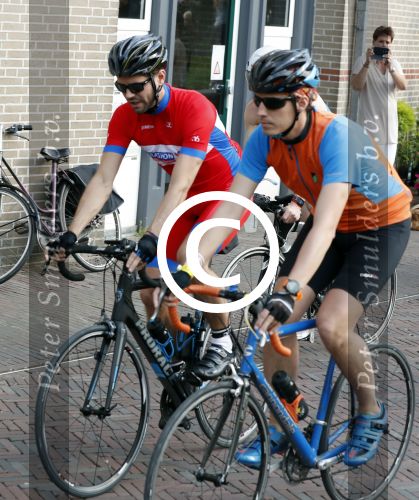 Alkmaar 17 mei 2017
Olcay Gulsen Leontie v Moorsel en Simon Keizer fiets voor de kankerbestrijding