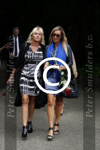 Vught 13 juni 2017
Herdenkingsdienst/ begrafenis van Sandra Reemer in kasteel Maurick. Sophia de Boer met vriendin Cilla Verbeek
