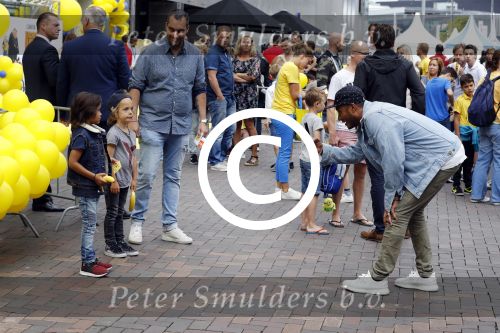 Amsterdam 17 juni 2017
Premiere Verschrikkelijke Ikke in Pathe Arena. Sunnery james met zijn zoon Phyllon Gorre
