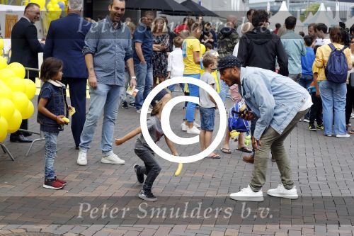 Amsterdam 17 juni 2017
Premiere Verschrikkelijke Ikke in Pathe Arena. Sunnery james met zijn zoon Phyllon Gorre