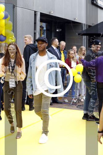 Amsterdam 17 juni 2017
Premiere Verschrikkelijke Ikke in Pathe Arena. Sunnery james met zijn zoon Phyllon Gorre