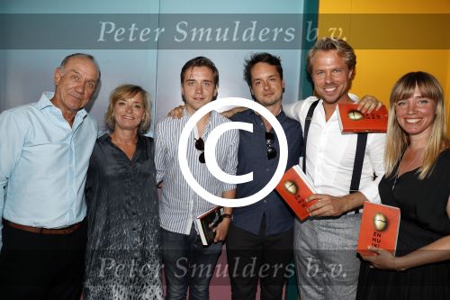 Zandvoort 1 juni 2017 
Boekpresentatie Peter Romer en zijn vrouw Anette Hock in standtent Rapa Nui . Hun kinderen waaronder Thijs en Nienke kregen het eerste boek.