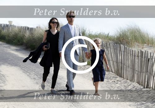 Zandvoort 1 juni 2017 
Boekpresentatie Peter Romer en zijn vrouw Anet Hock in standtent Rapa Nui . Hun kinderen waaronder Thijs en Nienke kregen het eerste boek. Het boek heet en nu ik! Thijs kwam voor het eerst met zijn nieuwe vriendin Igone de Jongh en zijn dochter Sammie