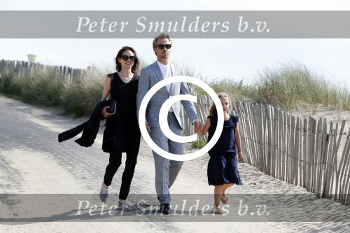 Zandvoort 1 juni 2017 
Boekpresentatie Peter Romer en zijn vrouw Anet Hock in standtent Rapa Nui . Hun kinderen waaronder Thijs en Nienke kregen het eerste boek. Het boek heet en nu ik! Thijs kwam voor het eerst met zijn nieuwe vriendin Igone de Jongh en zijn dochter Sammie