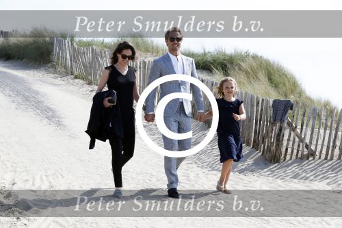 Zandvoort 1 juni 2017 
Boekpresentatie Peter Romer en zijn vrouw Anet Hock in standtent Rapa Nui . Hun kinderen waaronder Thijs en Nienke kregen het eerste boek. Het boek heet en nu ik! Thijs kwam voor het eerst met zijn nieuwe vriendin Igone de Jongh en zijn dochter Sammie