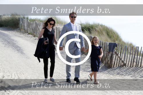 Zandvoort 1 juni 2017 
Boekpresentatie Peter Romer en zijn vrouw Anet Hock in standtent Rapa Nui . Hun kinderen waaronder Thijs en Nienke kregen het eerste boek. Het boek heet en nu ik! Thijs kwam voor het eerst met zijn nieuwe vriendin Igone de Jongh en zijn dochter Sammie