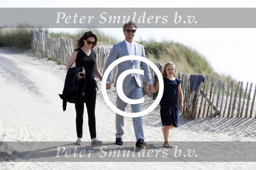 Zandvoort 1 juni 2017 
Boekpresentatie Peter Romer en zijn vrouw Anet Hock in standtent Rapa Nui . Hun kinderen waaronder Thijs en Nienke kregen het eerste boek. Het boek heet en nu ik! Thijs kwam voor het eerst met zijn nieuwe vriendin Igone de Jongh en zijn dochter Sammie