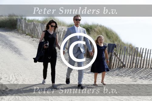 Zandvoort 1 juni 2017 
Boekpresentatie Peter Romer en zijn vrouw Anet Hock in standtent Rapa Nui . Hun kinderen waaronder Thijs en Nienke kregen het eerste boek. Het boek heet en nu ik! Thijs kwam voor het eerst met zijn nieuwe vriendin Igone de Jongh en zijn dochter Sammie